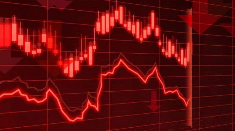 Stock Market News: कमजोर मार्केट में भी 5% चढ़ गया यह स्टॉक, लेकिन एक्सपर्ट दे रहे बेचने की सलाह, क्या आपके पोर्टफोलियो में है?