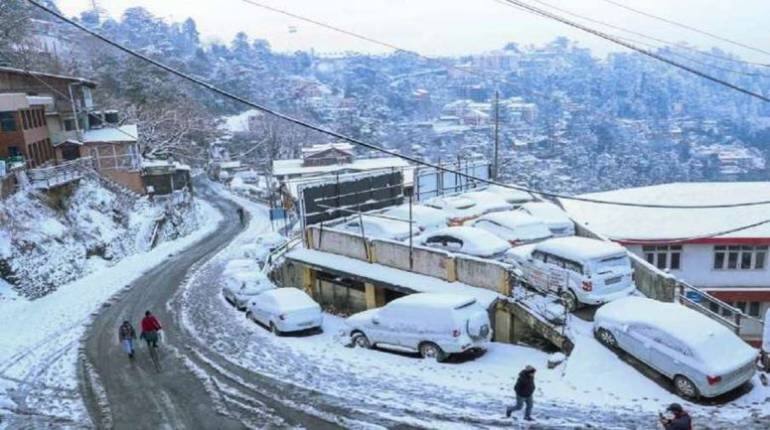 Snowfall: शिमला में बर्फबारी से जनजीवन अस्त-व्यस्त, बर्फ की सफेद चादर में ढक गए हिमाचल के कई इलाके, देखें VIDEO Snowfall: शिमला में बर्फबारी से जनजीवन अस्त-व्यस्त, बर्फ की सफेद चादर में ढक गए हिमाचल के कई इलाके, देखें VIDEO