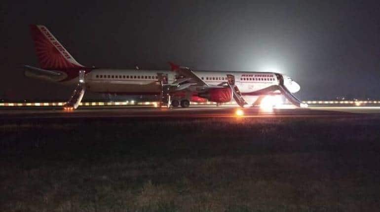 Air India: अमेरिका से दिल्ली आ रहे एयर इंडिया फ्लाइट की स्वीडन में इमरजेंसी लैंडिंग, विमान में 300 यात्री थे सवार