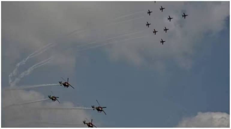 Aero India 2023: एयरो इंडिया शो देखने के लिए कितने रुपये होंगे खर्च? कैसे बुक करें टिकट, जानिए पूरा शेड्यूल Aero India 2023: एयरो इंडिया शो देखने के लिए कितने रुपये होंगे खर्च? कैसे बुक करें टिकट, जानिए पूरा शेड्यूल