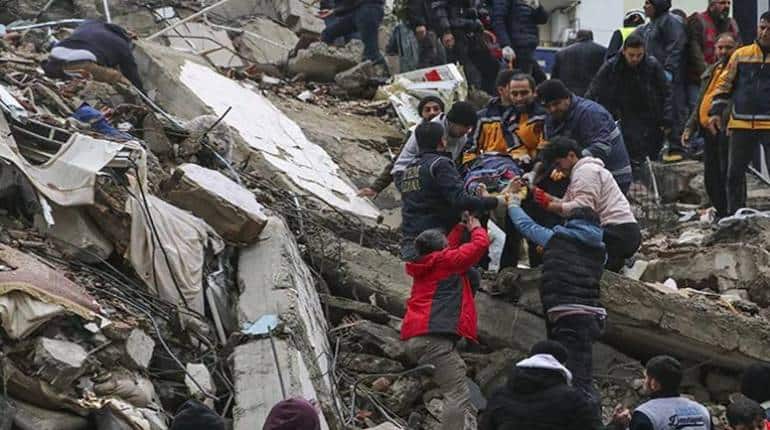 Turkey-Syria Earthquake: भूकंप के झटकों से थर्राया तुर्की, 3700 से ज्यादा लोगों की मौत, राहत और बचाव कार्य जारी Turkey-Syria Earthquake: भूकंप के झटकों से थर्राया तुर्की, 3700 से ज्यादा लोगों की मौत, राहत और बचाव कार्य जारी