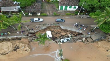 Brazil Floods: स्थानीय टेलीविजन चैनल ग्लोबोन्यूज ने बताया कि इससे पहले राज्य सरकार ने मृतकों की संख्या 36 बताई थी। पीड़ितों में 7 साल की एक बच्ची थी, जिसकी मौत उसके घर के ऊपर चट्टान के गिरने से हुई और एक महिला की मौत पेड़ गिरने से हो गई थी।