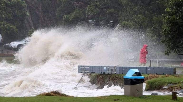 Cyclone Gabrielle: न्यूजीलैंड में चक्रवाती तूफान का तांडव! अंधेरे में रहने को मजबूर हैं हजारों लोग, सैकड़ों उड़ाने रद्द Cyclone Gabrielle: न्यूजीलैंड में चक्रवाती तूफान का तांडव! अंधेरे में रहने को मजबूर हैं हजारों लोग, सैकड़ों उड़ाने रद्द