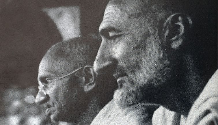 अब्दुल गफ्फार खान ने गांधी जी से क्यों कहा था 'आपने हमें भेड़ियों के सामने फेंक दिया'