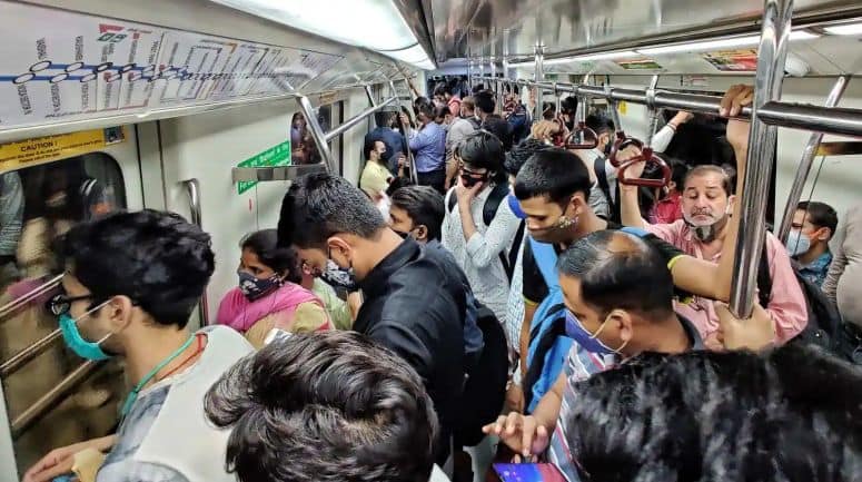 Bengaluru Metro में कदम रखना मुश्किल, वर्क फ्रॉम होम खत्म होने से जबरदस्त भीड़, जानिए कब चलेंगी नई ट्रेनें
