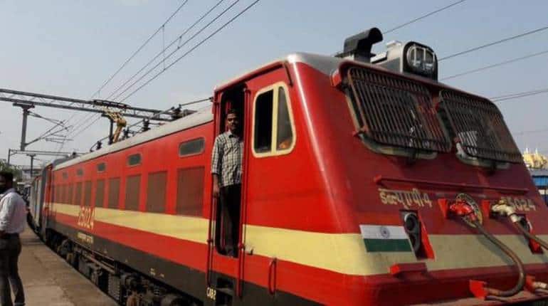 Indian Railways: रेलवे का एक ऐसा कोर्स, जिसमें फेल होने के लिए झोंक देते हैं पूरी ताकत, जानिए क्यों Indian Railways: रेलवे का एक ऐसा कोर्स, जिसमें फेल होने के लिए झोंक देते हैं पूरी ताकत, जानिए क्यों