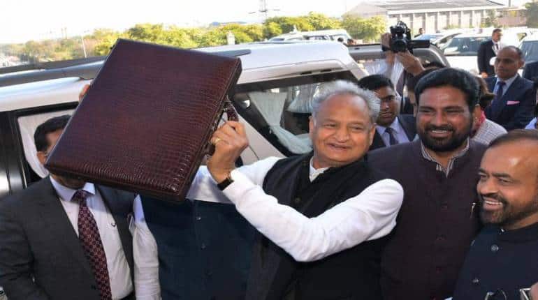 Rajasthan Budget: सीएम अशोक गहलोत ने पढ़ दिया पुराना बजट भाषण, किरकिरी के बाद विधानसभा में मांगी माफी