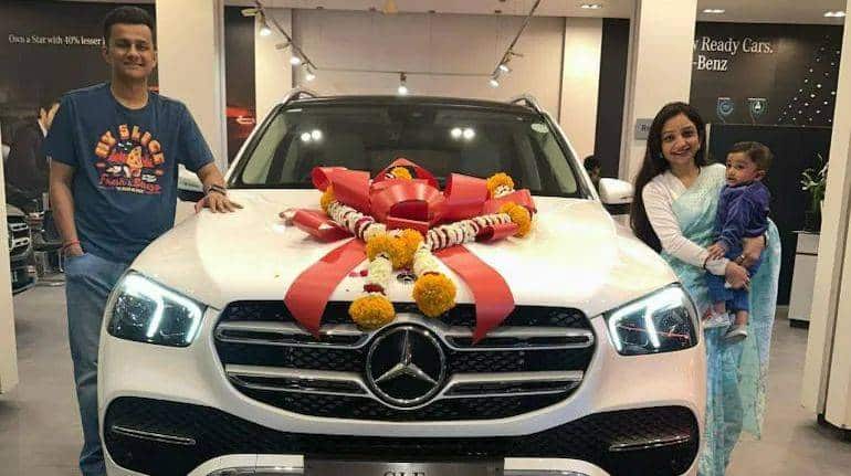 'MBA चाय वाला' ने खरीदी 90 लाख की मर्सिडीज कार, देखें तस्वीरें 'MBA चाय वाला' ने खरीदी 90 लाख की मर्सिडीज कार, देखें तस्वीरें