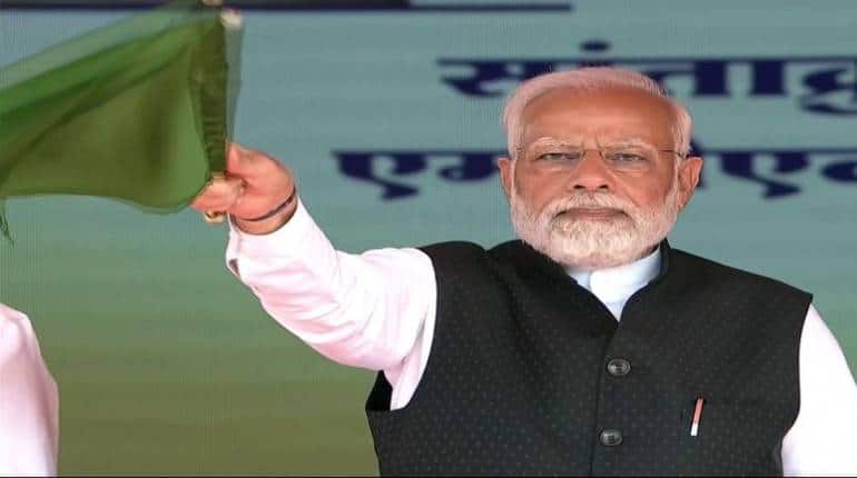 Vande Bharat: पीएम मोदी ने मुंबई में दो वंदे भारत ट्रेनों को दिखाई हरी झंडी, बोले- 'आधुनिक होते हुए भारत की शानदार तस्वीर है यह ट्रेन'