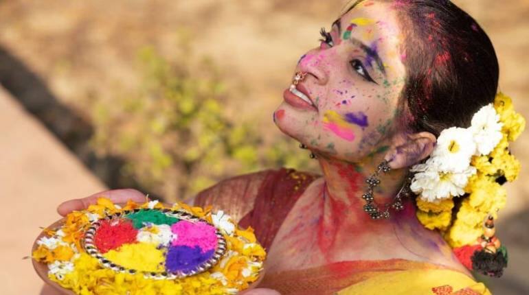 Holi 2023: ऐसे घर पर मनाएं ‘इको फ्रेंडली होली’, मेड इन इंडिया सामानों का करें इस्तेमाल