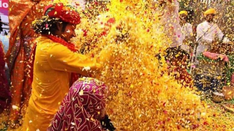 Happy Holi 2023: रंगभरी होली पर भेजिए बधाई भरे मैसेज, पढ़ने वाले भी झूमकर कहेंगे हैप्पी होली Happy Holi 2023: रंगभरी होली पर भेजिए बधाई भरे मैसेज, पढ़ने वाले भी झूमकर कहेंगे हैप्पी होली