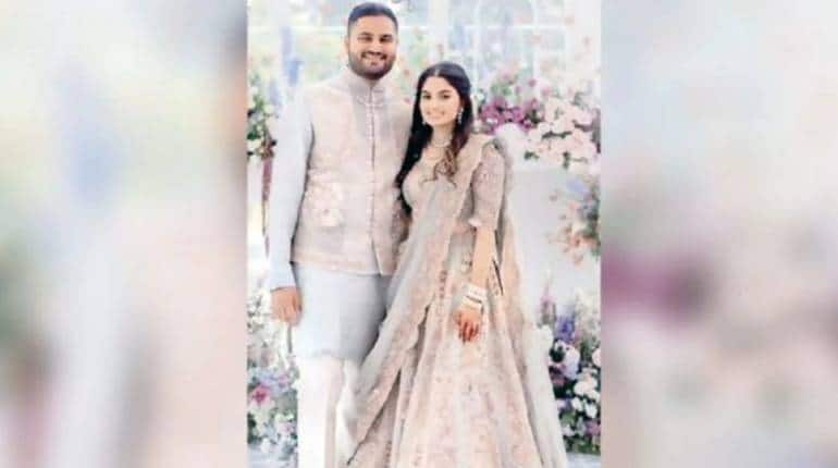 गौतम अदाणी के बेटे जीत की दीवा जैमिन शाह से हुई सगाई, घर पर जल्द बजेगी शहनाई गौतम अदाणी के बेटे जीत की दीवा जैमिन शाह से हुई सगाई, घर पर जल्द बजेगी शहनाई