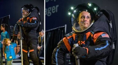 NASA Moon Mission: एक्सिओम स्पेस (Axiom Space) द्वारा मीडिया और छात्रों के लिए आयोजित एक कार्यक्रम के दौरान ह्यूस्टन स्थित जॉनसन स्पेस सेंटर में स्पेससूट के प्रोटोटाइप को अनवील किया गया।