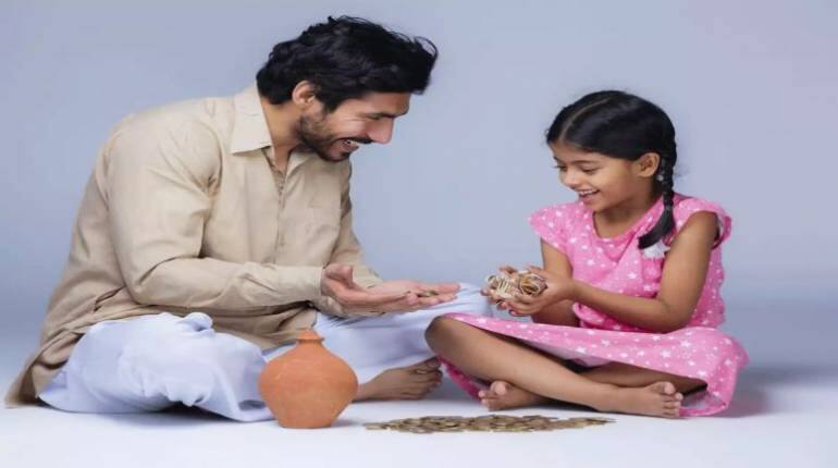Sukanya Samriddhi Yojana: बेटियों के नाम पर पैसों की बारिश, मिलेंगे 65 लाख रुपये, कहीं भी करें खर्च
