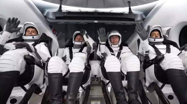 SpaceX ने अमेरिका, रूस और UAE के 4 अंतरिक्ष यात्रियों को इंटरनेशनल स्पेस स्टेशन भेजा, देखें ऐतिहासिक तस्वीरें