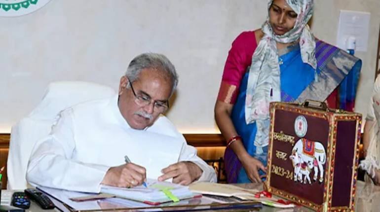 Chhattisgarh Budget 2023: कोटा में स्टूडेंट्स के लिए हॉस्टल, बेरोजगारों को हर महीने भत्ता, बघेल सरकार के आखिरी बजट में ये रहे अहम एलान Chhattisgarh Budget 2023: कोटा में स्टूडेंट्स के लिए हॉस्टल, बेरोजगारों को हर महीने भत्ता, बघेल सरकार के आखिरी बजट में ये रहे अहम एलान