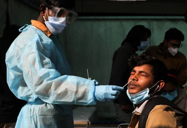 Coronavirus: फिर तेजी से फैलने लगा कोरोना! अक्टूबर के बाद लगातार दूसरे दिन तीन हजार से ज्यादा नए केस मिले Coronavirus: फिर तेजी से फैलने लगा कोरोना! अक्टूबर के बाद लगातार दूसरे दिन तीन हजार से ज्यादा नए केस मिले