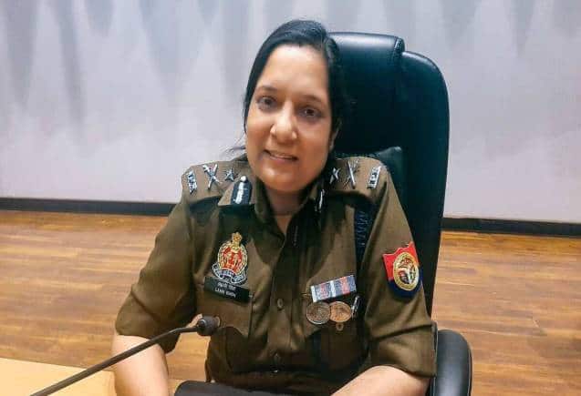इस महिला IPS अधिकारी से खूंखार डकैत भी थर-थर कांपते हैं, पीएम मोदी कर चुके हैं सम्मानित