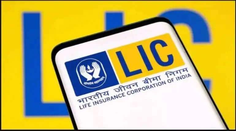 LIC ने की Adani Group के टॉप मैनेजमेंट से मुलाकात, कारोबार को लेकर कही ये बड़ी बात