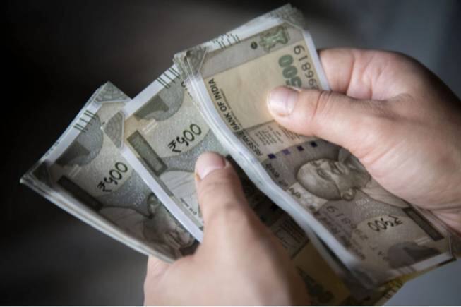7th Pay Commission: अगर 31 मार्च तक सरकारी कर्मचारियों को मिल जाएं ये 2 तोहफे, तो हो जाएगा वेतन में बंपर इजाफा
