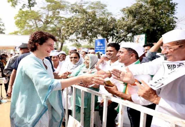 'शहीद के बेटे को मीर जाफर कहा जाता है, संसद में मेरी मां का अपमान किया गया', BJP पर बरसीं प्रियंका गांधी 'शहीद के बेटे को मीर जाफर कहा जाता है, संसद में मेरी मां का अपमान किया गया', BJP पर बरसीं प्रियंका गांधी