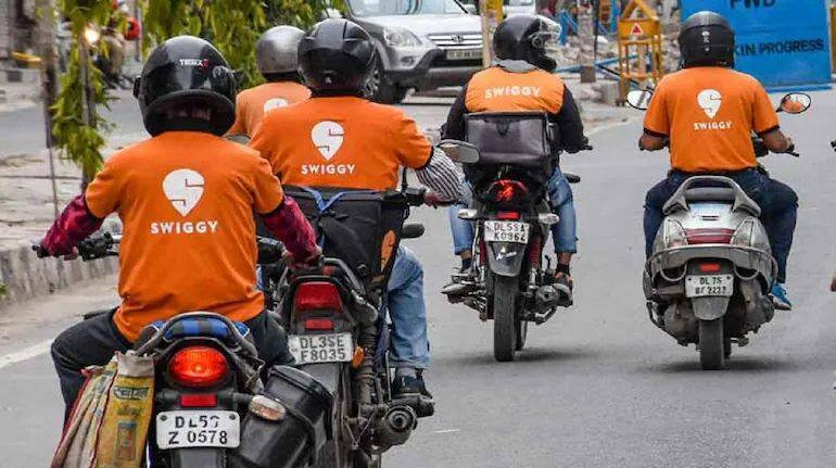 Swiggy पर टेक शेयरों में गिरावट की मार, इनवेस्को ने आंतरिक वैल्यूएशन घटाकर 5.3 अरब डॉलर की Swiggy पर टेक शेयरों में गिरावट की मार, इनवेस्को ने आंतरिक वैल्यूएशन घटाकर 5.3 अरब डॉलर की