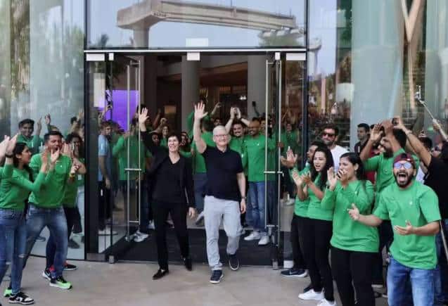 Apple Store पर काम करने वालों को मिलेगी लाखों की मंथली सैलरी, साथ में मिलेंगी ये बेहतरीन सुविधाएं