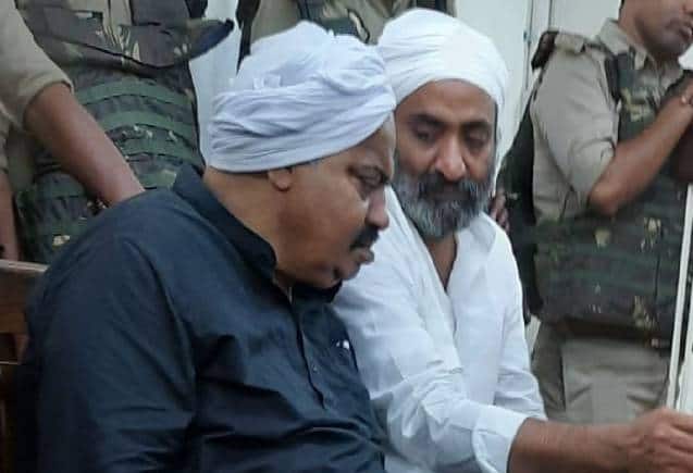 अतीक अहमद को 9 तो उसके भाई अशरफ को मारी गई 5 गोलियां, पोस्टमार्टम रिपोर्ट में हुए और भी कई खुलासे अतीक अहमद को 9 तो उसके भाई अशरफ को मारी गई 5 गोलियां, पोस्टमार्टम रिपोर्ट में हुए और भी कई खुलासे