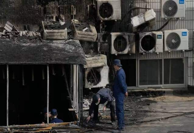 Beijing Hospital Fire: बीजिंग के अस्पताल में भीषण आग, 29 लोगों की दर्दनाक मौत, देखें भयावह तस्वीरें