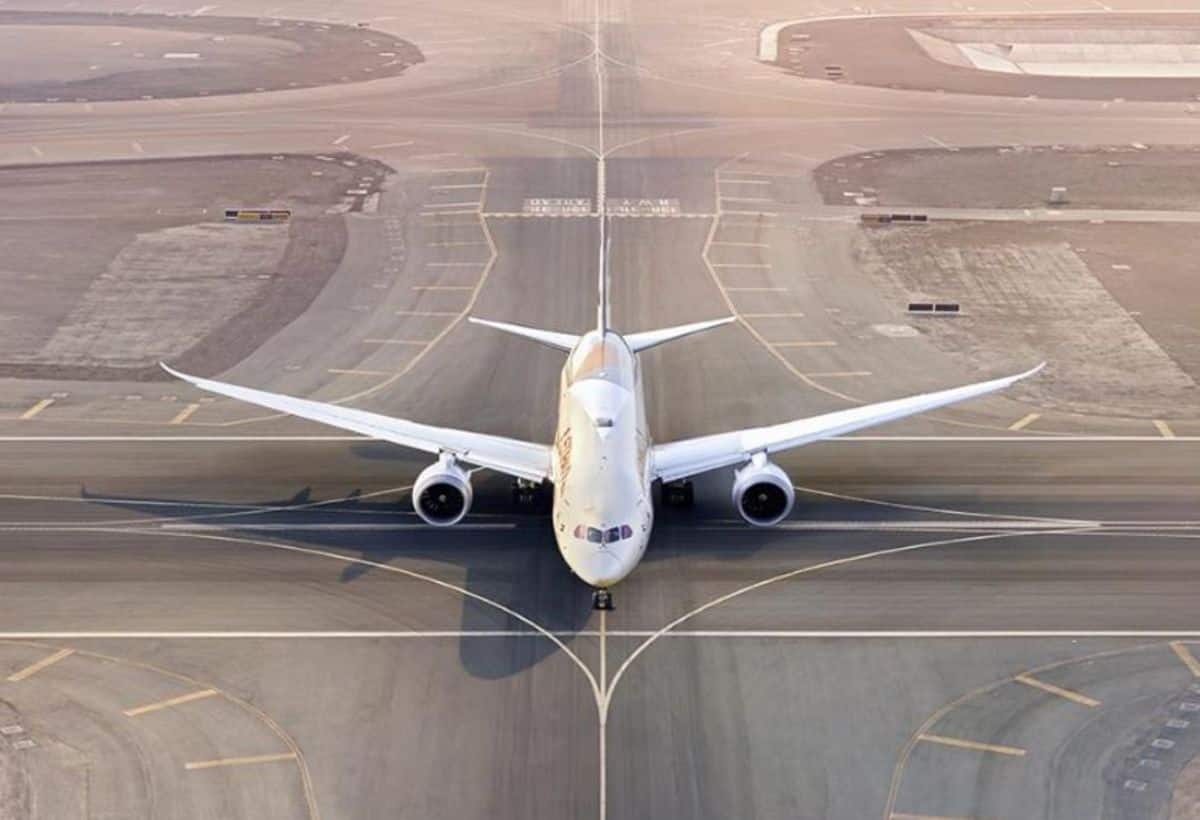 Srinagar International Airport पर फैली दहशत, फ्लाइट को बम से उड़ाने की मिली धमकी