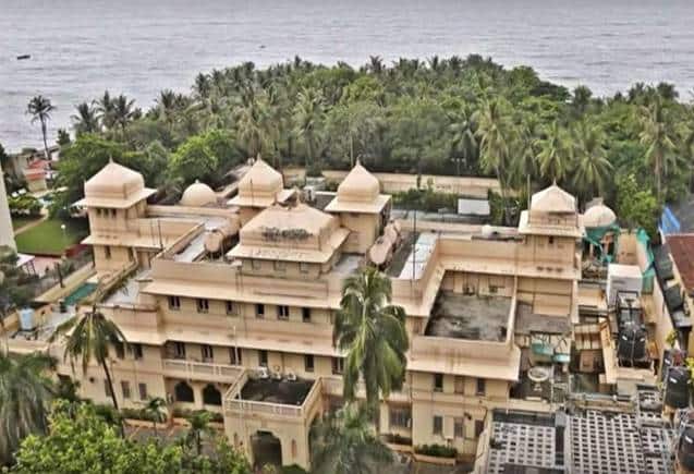 Lincoln House: साइरस पूनावाला ने खरीदा 750 करोड़ रुपये का महल, 8 साल से रहने का कर रहे हैं इंतजार Lincoln House: साइरस पूनावाला ने खरीदा 750 करोड़ रुपये का महल, 8 साल से रहने का कर रहे हैं इंतजार