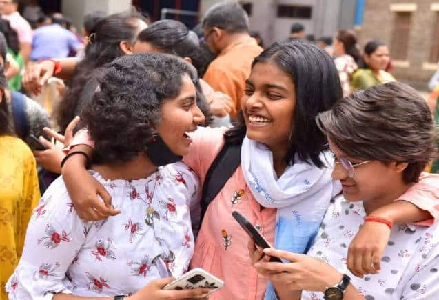UP Board Result 2023: यूपी बोर्ड 10वीं और 12वीं का रिजल्ट जारी, हाई स्कूल में 89.78% और इंटरमीडिएट में 75.52% स्‍टूडेंट्स हुए पास