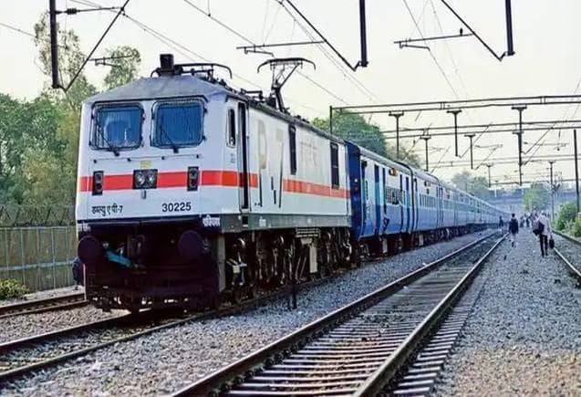 Indian Railways: पैसेंजर, एक्सप्रेस, सुपरफास्ट या मेल ट्रेनों में क्या है अंतर? जानिए कैसे तय होती है कैटेगरी