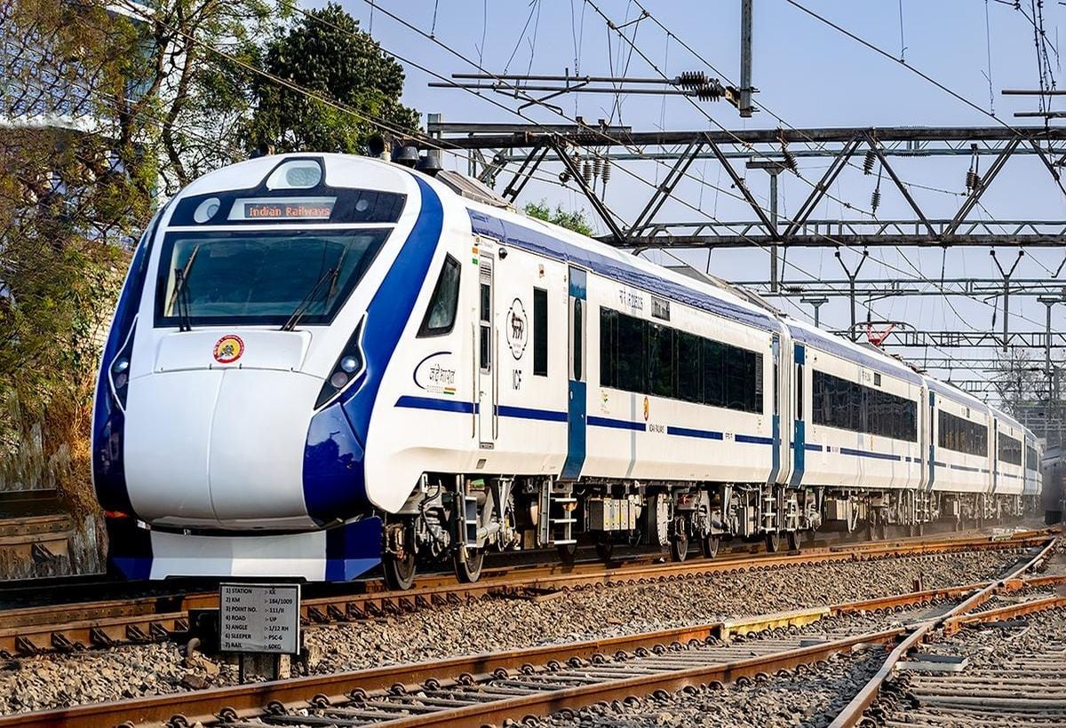 रेलवे ने 100 वंदे भारत ट्रेनें बनाने के लिए Alstom India का टेंडर कैंसिल किया, जानिए वजह रेलवे ने 100 वंदे भारत ट्रेनें बनाने के लिए Alstom India का टेंडर कैंसिल किया, जानिए वजह