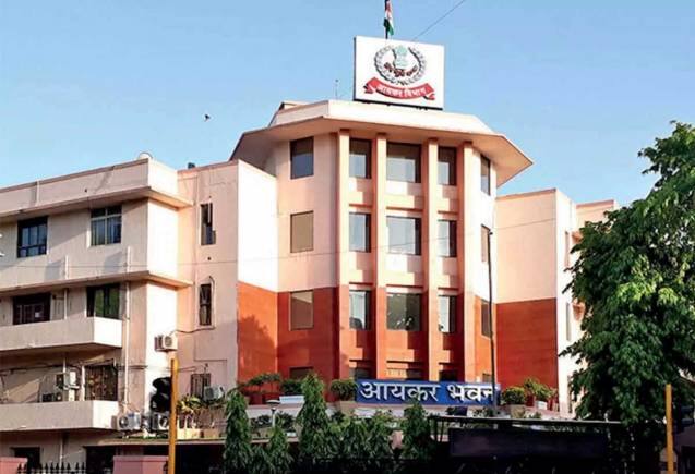 8-10 हजार रुपये महीना कमाने वाले को आयकर विभाग का नोटिस, करोड़ों रुपए के लेनदेन का आरोप 8-10 हजार रुपये महीना कमाने वाले को आयकर विभाग का नोटिस, करोड़ों रुपए के लेनदेन का आरोप