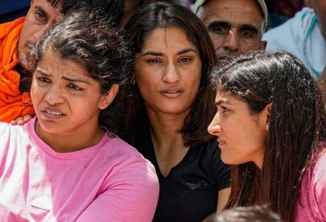 Wrestlers Protest: बृजभूषण सिंह के खिलाफ आज ही दर्ज होगी FIR, पहलवानों को मिला नीरज चोपड़ा और गीता फोगाट का साथ, पढ़ें बड़े अपडेट्स Wrestlers Protest: बृजभूषण सिंह के खिलाफ आज ही दर्ज होगी FIR, पहलवानों को मिला नीरज चोपड़ा और गीता फोगाट का साथ, पढ़ें बड़े अपडेट्स