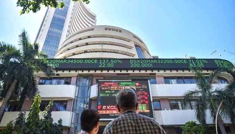 Share Market: निवेशकों को एक दिन में ₹17,000 करोड़ का मुनाफा, सेंसेक्स-निफ्टी सपाट हुए बंद – Share Market sensex nifty ends flat amid volatility Investors wealth hikes by rs 17000 crore