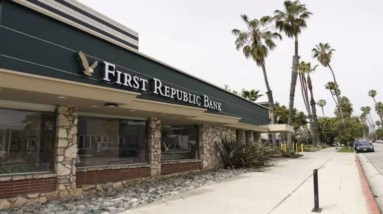 अमेरिका में First Republic Bank भी डूबने के करीब, रेगुलेटर अपने कब्जे में लेगा