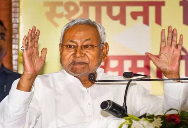बिहार में जहरीली शराब से मरने वालों की संख्या 26 हुई, CM नीतीश कुमार ने किया 4 लाख के मुआवजे का ऐलान बिहार में जहरीली शराब से मरने वालों की संख्या 26 हुई, CM नीतीश कुमार ने किया 4 लाख के मुआवजे का ऐलान