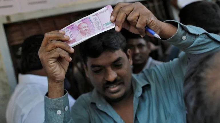 2,000 रुपये के नोट क्यों हो रहे वापस, अपने पास रखे नोट का क्या करें? जानें अपने मन में उठ रहे सभी सवालों के जवाब