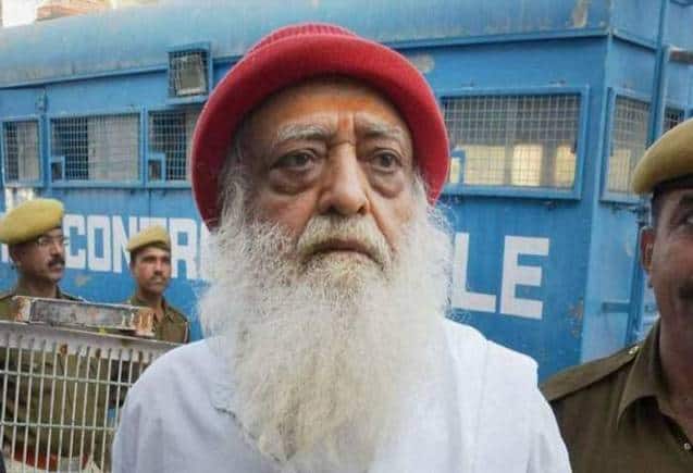 फर्जी दस्तावेज के मामले में आसाराम को मिली जमानत, रेप मामले में उम्रकैद की काट रहा है सजा फर्जी दस्तावेज के मामले में आसाराम को मिली जमानत, रेप मामले में उम्रकैद की काट रहा है सजा