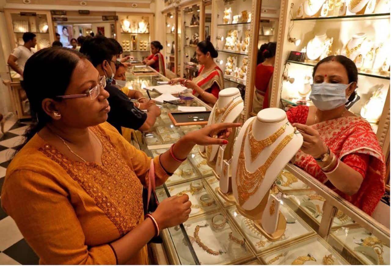 Gold Price Today: अगस्त महीने के पहले दिन महंगा हुआ सोना, दिल्ली, बिहार, उत्तर प्रदेश में रहा गोल्ड रेट Gold Price Today: अगस्त महीने के पहले दिन महंगा हुआ सोना, दिल्ली, बिहार, उत्तर प्रदेश में रहा गोल्ड रेट