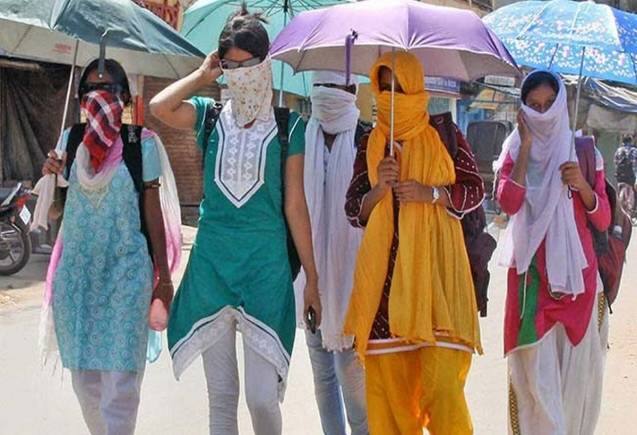Weather Update: दिल्ली- NCR में चढ़ा पारा, कई राज्यों में लू का कहर, 23 मई से मौसम बदलने के आसार Weather Update: दिल्ली- NCR में चढ़ा पारा, कई राज्यों में लू का कहर, 23 मई से मौसम बदलने के आसार