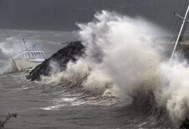 Mocha Cyclone: तेजी से आगे बढ़ रहा है मोचा तूफान, मछुआरों को आज बंगाल की खाड़ी में नहीं जाने की सलाह Mocha Cyclone: तेजी से आगे बढ़ रहा है मोचा तूफान, मछुआरों को आज बंगाल की खाड़ी में नहीं जाने की सलाह