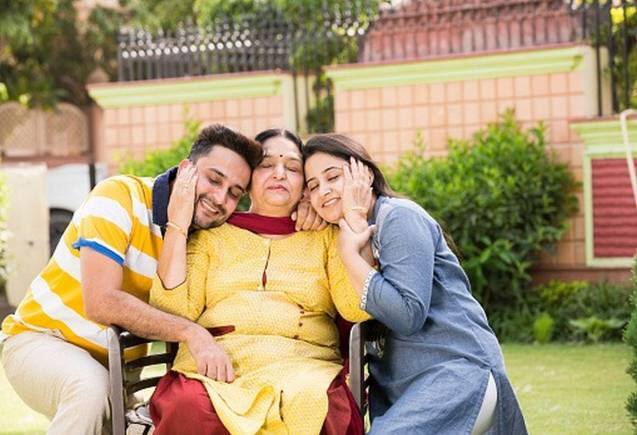 Mother's Day 2023: मां की सेहत का ऐसे रखें ध्यान, हमेशा रहेंगी खुश और हेल्दी, बीमारियों से होगा बचाव