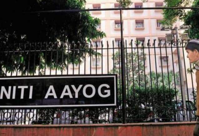 भारत में अब 5% से भी कम लोग गरीब, गांवों में तेजी से बढ़ रही आय: नीति आयोग CEO