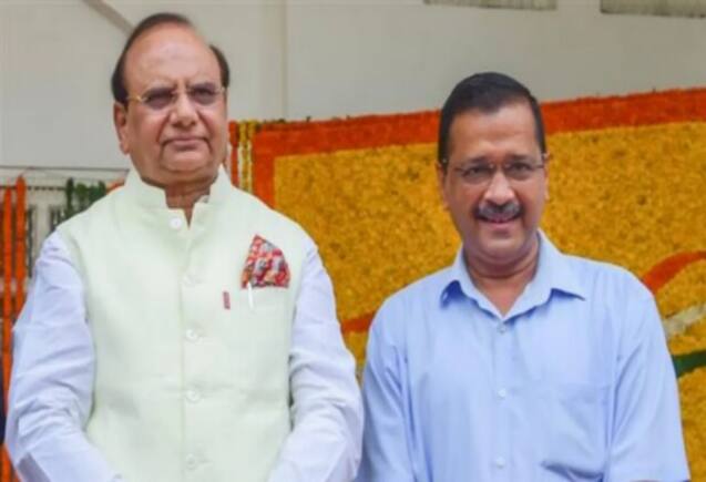 Delhi Real Boss: एक बार फिर एलजी दिल्ली के बॉस, केंद्र ने अध्यादेश के जरिए पलटा सुप्रीम कोर्ट का फैसला Delhi Real Boss: एक बार फिर एलजी दिल्ली के बॉस, केंद्र ने अध्यादेश के जरिए पलटा सुप्रीम कोर्ट का फैसला