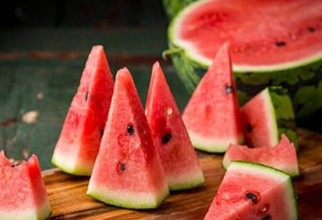 Watermelon Benefits: चिलचिलाती गर्मी में खाएं तरबूज, BP-डायबिटीज भागेंगे दूर, हड्डियां हो जाएंगी लोह की तरह मजबूत