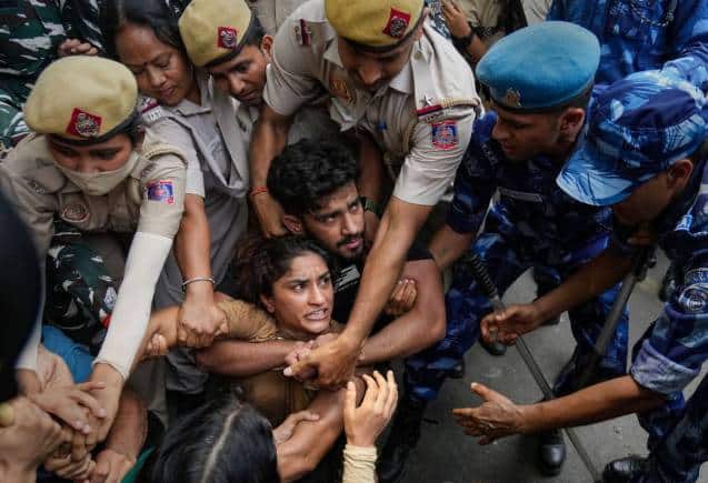 Wrestlers Protest: नए संसद भवन की तरफ मार्च कर रहे थे पहलवान, पुलिस ने हिरासत में लिया, समर्थन में आए किसान नेताओं को भी रोका