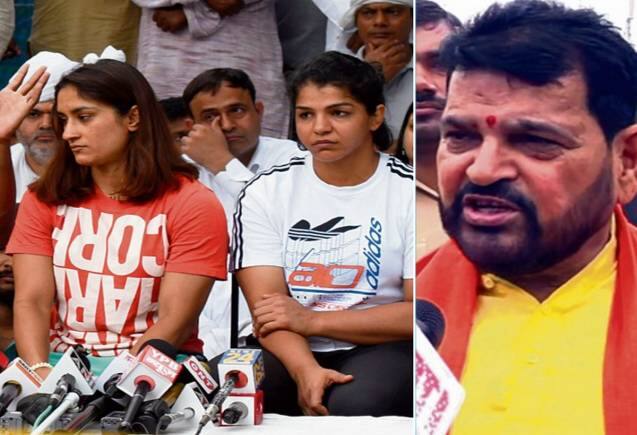 WFI की सदस्यता रद्द होने पर बृजभूषण सिंह और पहलवान आमने-सामने, एक दूसरे को ठहरा रहे जिम्मेदार WFI की सदस्यता रद्द होने पर बृजभूषण सिंह और पहलवान आमने-सामने, एक दूसरे को ठहरा रहे जिम्मेदार